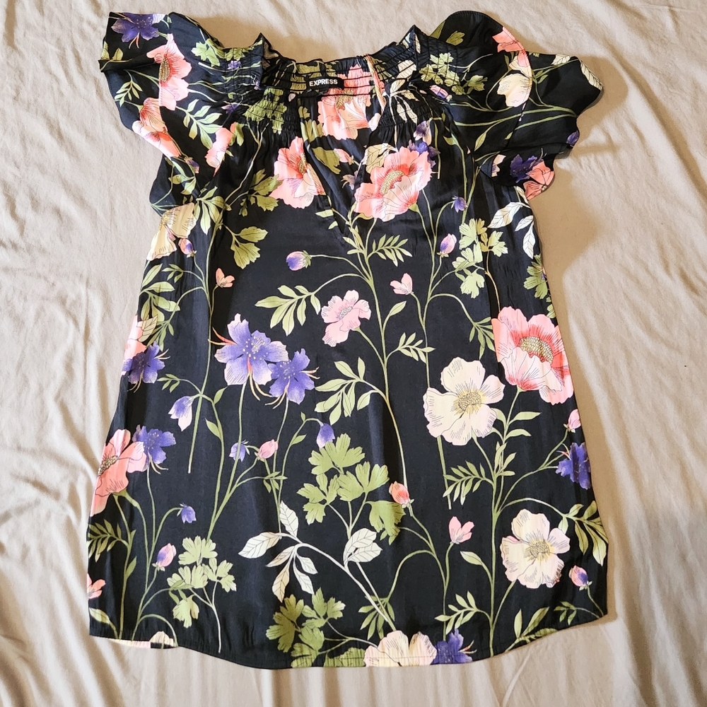 Express‎ Black Floral Blouse